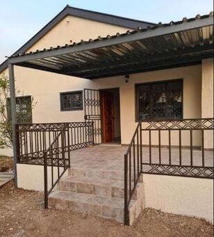 3 Bedroom House in Lambton Gardens