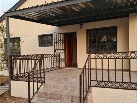 3 Bedroom House in Lambton Gardens