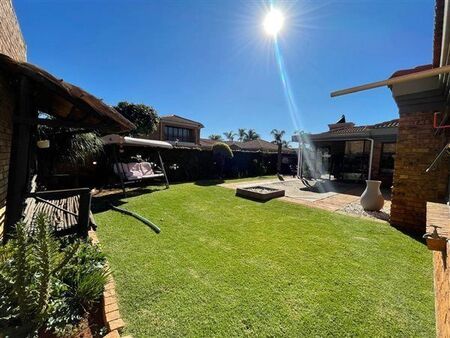 4 Bedroom House in Dayanglen