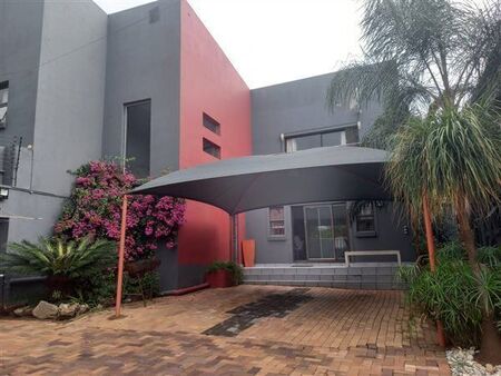 2 Bedroom Apartment in Rooihuiskraal