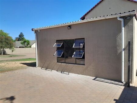 Bachelor apartment in Brackenhurst