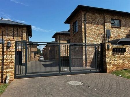 3 Bedroom Cluster in Verwoerdpark