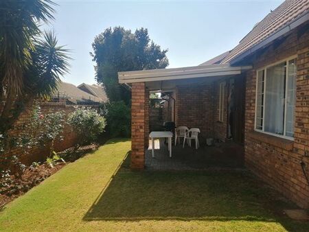 2 Bedroom Townhouse in Rooihuiskraal North