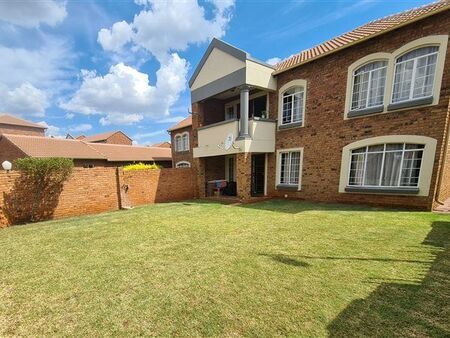 2 Bedroom Apartment in Die Hoewes