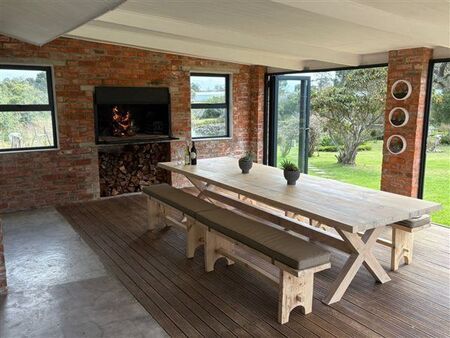 4 Bedroom House in Harkerville