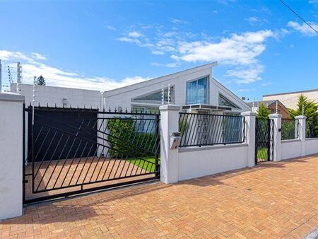 3 Bedroom House in Rondebosch East