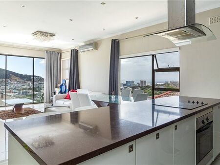 2 Bedroom Apartment in Vredehoek