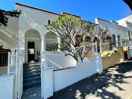 2 Bedroom House in Zonnebloem