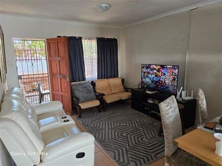 2 Bedroom Townhouse in Rhodesdene
