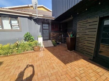 2 Bedroom Apartment in Essenwood