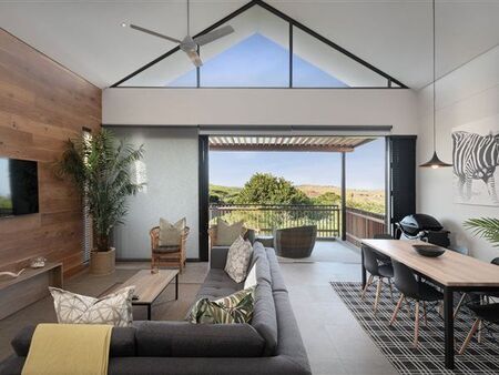 3 Bedroom Apartment in Sheffield Beach