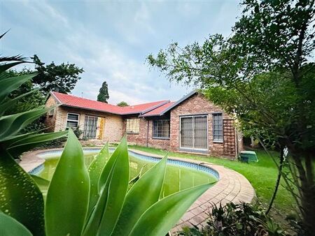 3 Bedroom House in Roodepoort Central