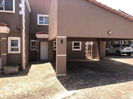 3 Bedroom townhouse - sectional to rent in Magaliessig, Sandton