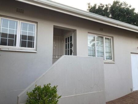 1 Bedroom bachelor apartment to rent in Umhlanga Central