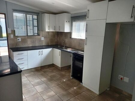 1 Bedroom cottage to rent in Dawnview, Germiston
