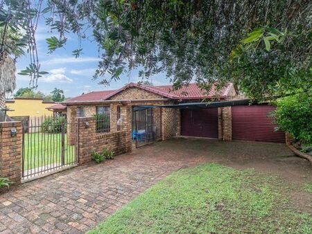3 Bedroom House in Glenvista