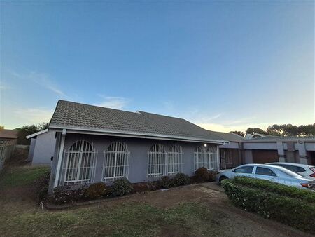 3 Bedroom House in Vanderbijlpark Sw