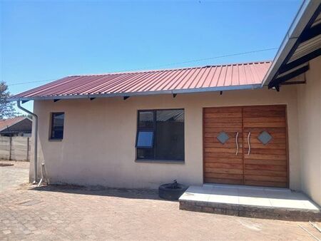 2 Bedroom House in Rensburg