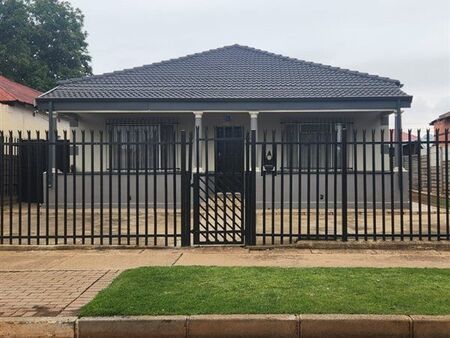 2 Bedroom House in Geduld