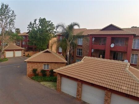 2 Bedroom Apartment in Die Hoewes