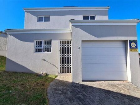 3 Bedroom Townhouse in Nahoon Valley Park