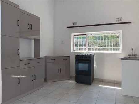 1 Bedroom Apartment in Arboretum