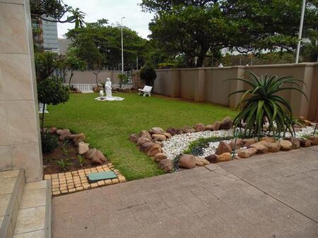 2 Bedroom Apartment in Amanzimtoti