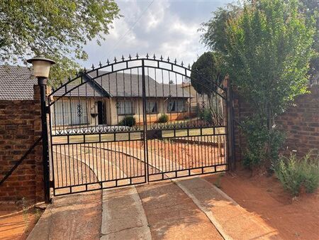 4 Bedroom House in Witpoortjie