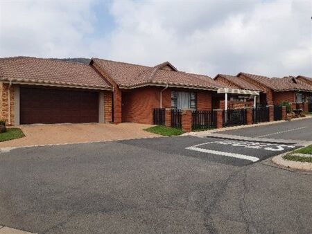 3 Bedroom Townhouse in Featherbrooke Estate