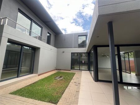4 Bedroom Townhouse in Waterkloof Ridge