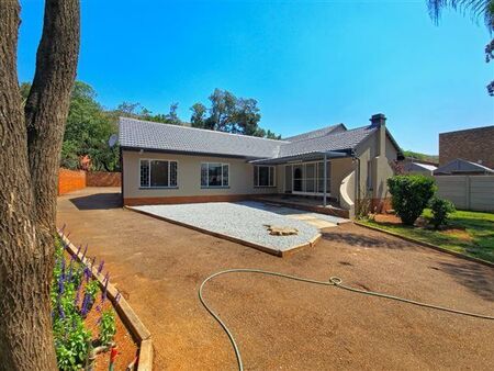 3 Bedroom House in Florauna