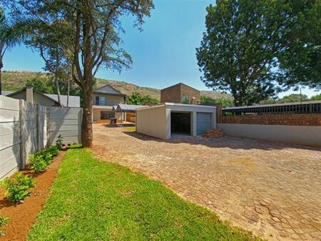 3 Bedroom House in Florauna