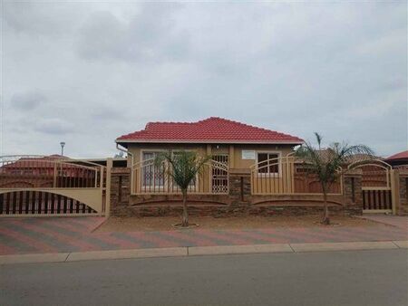 3 Bedroom House in Nellmapius