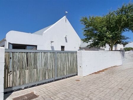 2 Bedroom House in St Helena Bay