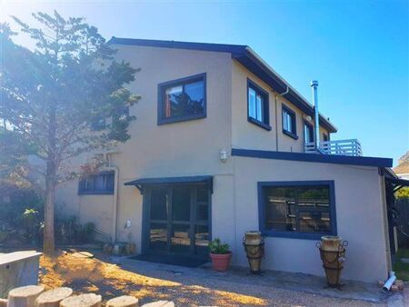 4 Bedroom House in Pringle Bay