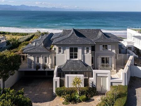 4 Bedroom House in Whale Rock Beach