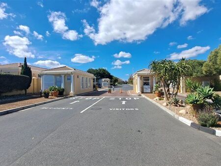 3 Bedroom House in Sunningdale