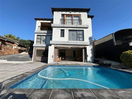 3 Bedroom House in Stonehenge