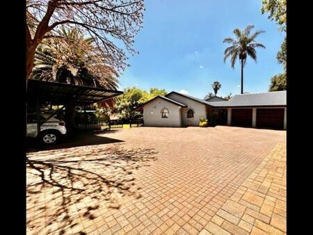 5 Bedroom house to rent in Fairland, Randburg