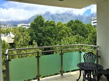 3 Bedroom apartment to rent in Claremont Upper, Cape Town