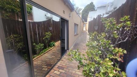 1 Bedroom House in Craighall Park