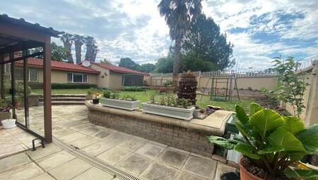 4 Bedroom House in Sundowner