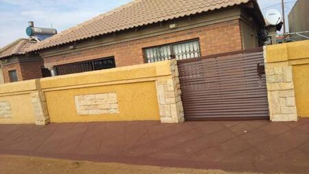 3 Bedroom House in Katlehong