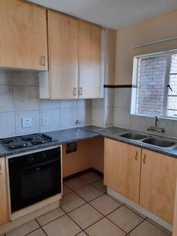 2 Bedroom Duplex in Die Hoewes