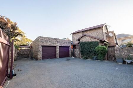 3 Bedroom Duet in Pierre van Ryneveld