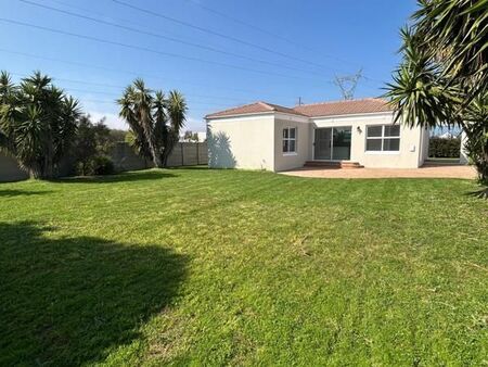 3 Bedroom House in Sunningdale