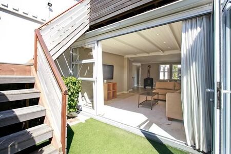 2 Bedroom Apartment in Constantia