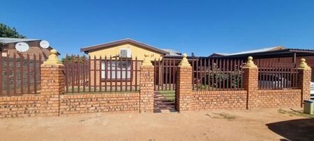 3 Bedroom House in Roodepan