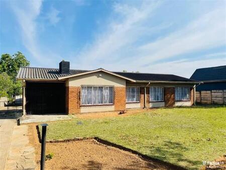 4 Bedroom House in Ncandu Park