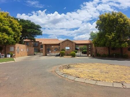 2 Bedroom Apartment in Weltevreden Park